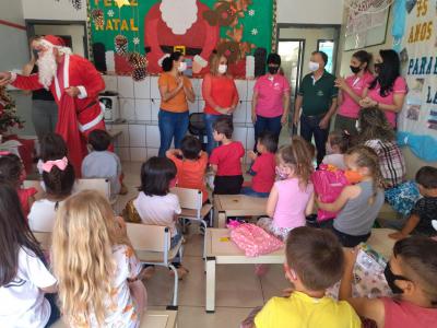 NÃºcleo Feminino Coprossel e CEMEI Sementinha do Saber levam alegria no Natal das CrianÃ§as da Escola